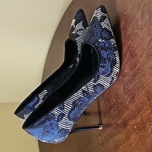 Sole Society heels navy and white‎ shoes size 5
